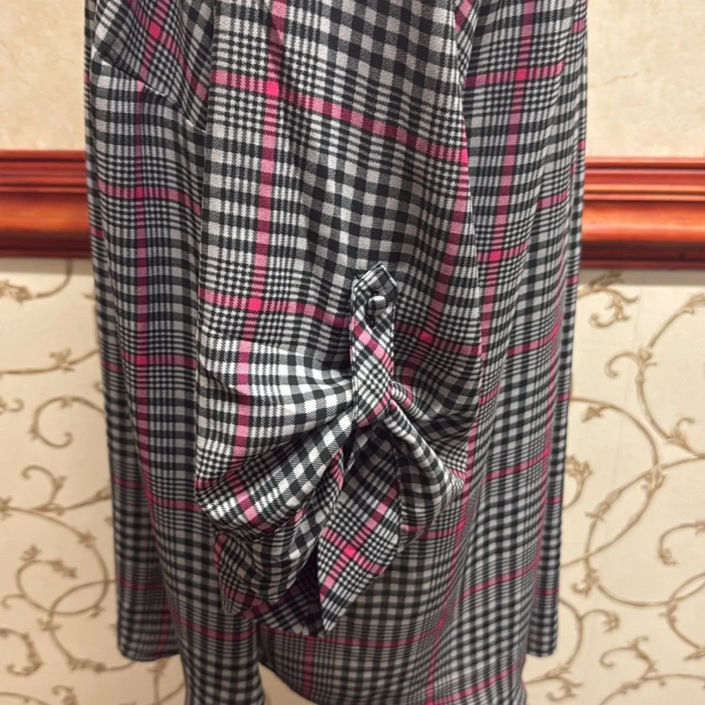 Torrid: Harper Georgette Pullover 3/4 Sleeve - Picture 10 of 14